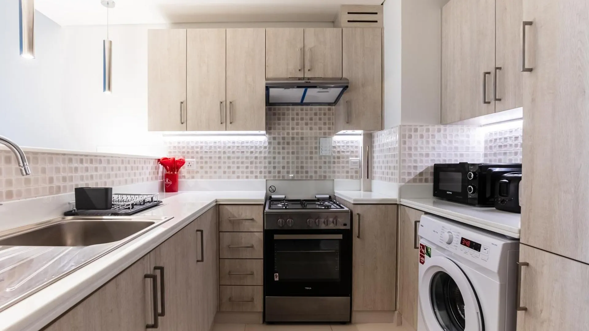 Modern Fully-Equipped Apartment In Seven Palm, Beach And Pool Access Dubaj
