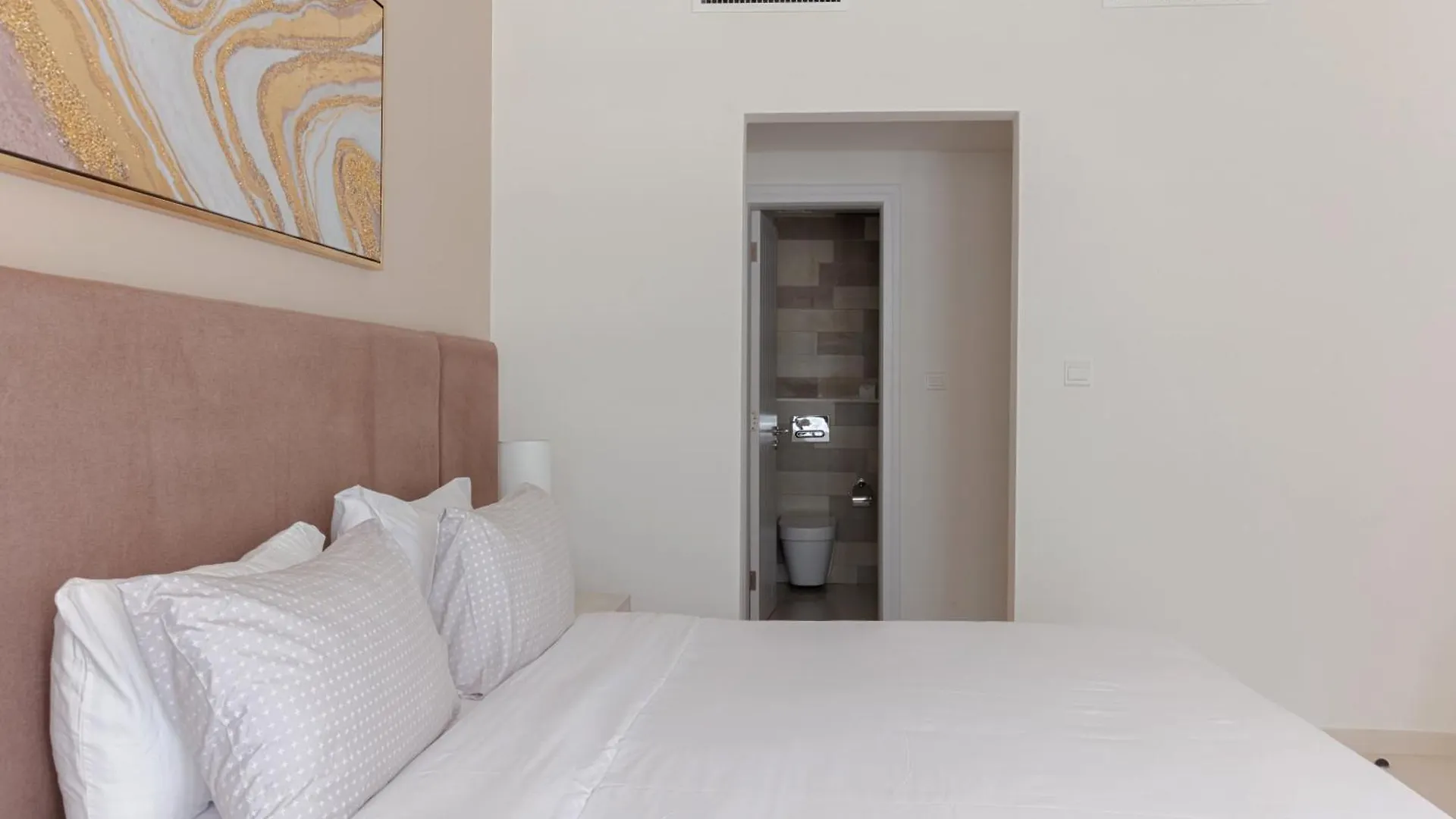 Modern Fully-Equipped Apartment In Seven Palm, Beach And Pool Access Dubaj